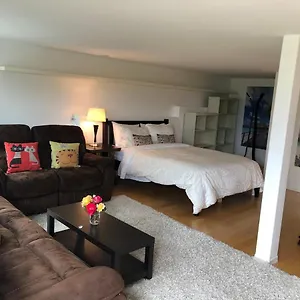 One Bedroom Near Hillside Mall Victoria